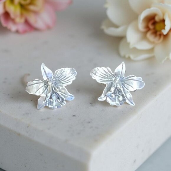 ✨ NWT Sterling Silver Orchid Flower Stud Earrings – Elegant Botanical Gift ✨ - Picture 5 of 6